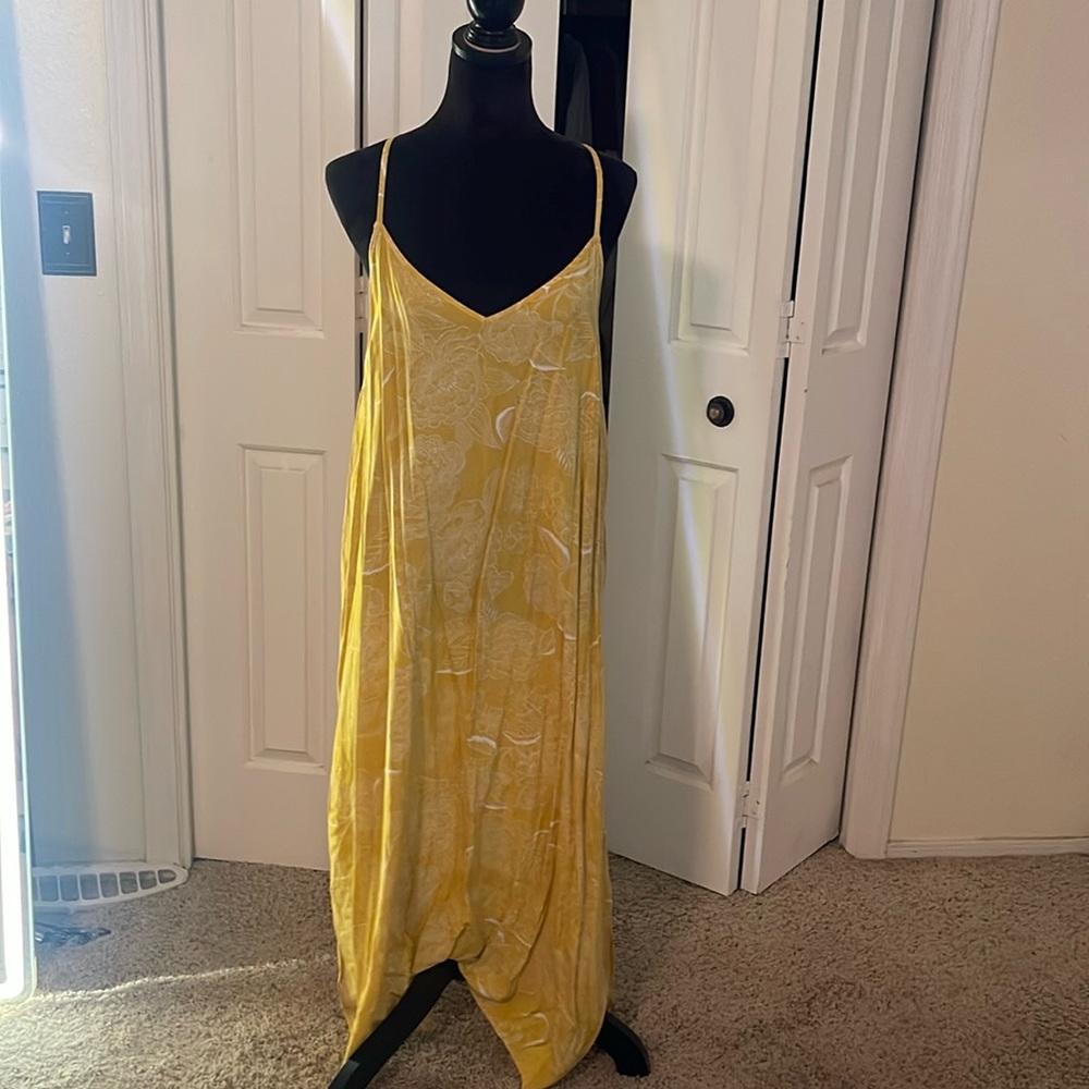 Super comfortable, yellow Gap maxi dress